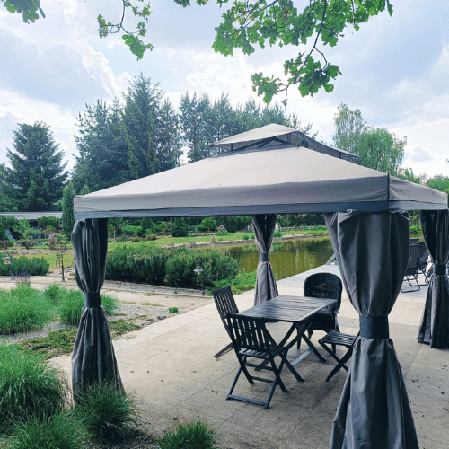 altana-wypoczynkowa-w-harmonium-nad-stawem